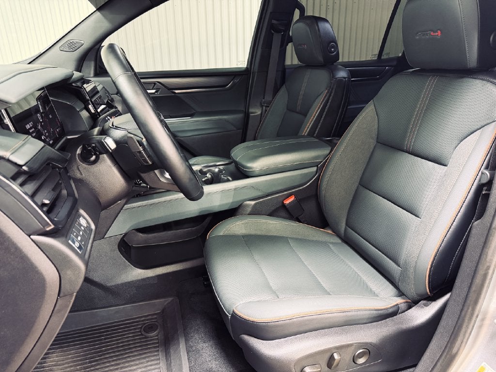 2024 GMC Acadia AT4