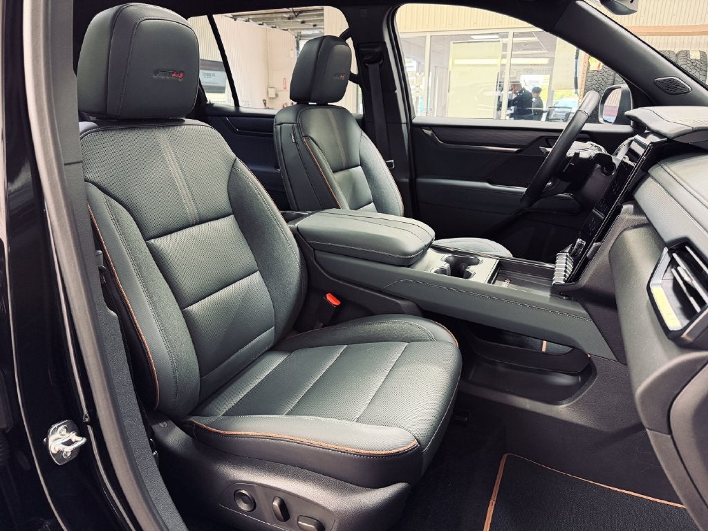 2025 GMC Acadia AT4