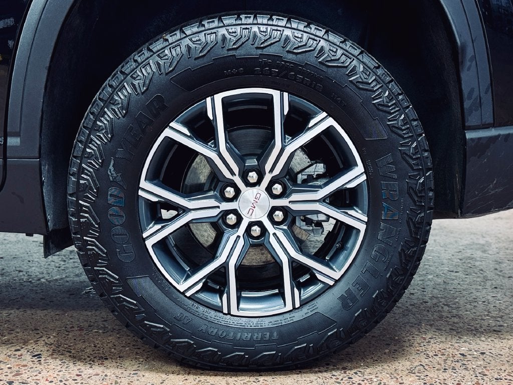 2025 GMC Acadia AT4