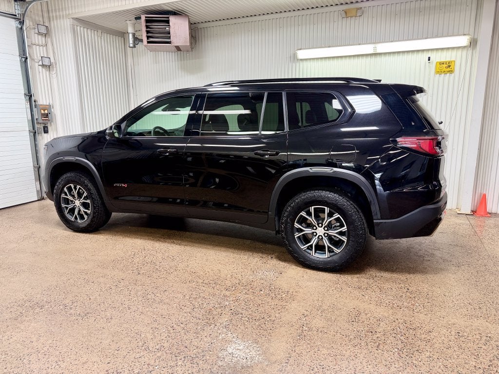 2025 GMC Acadia AT4