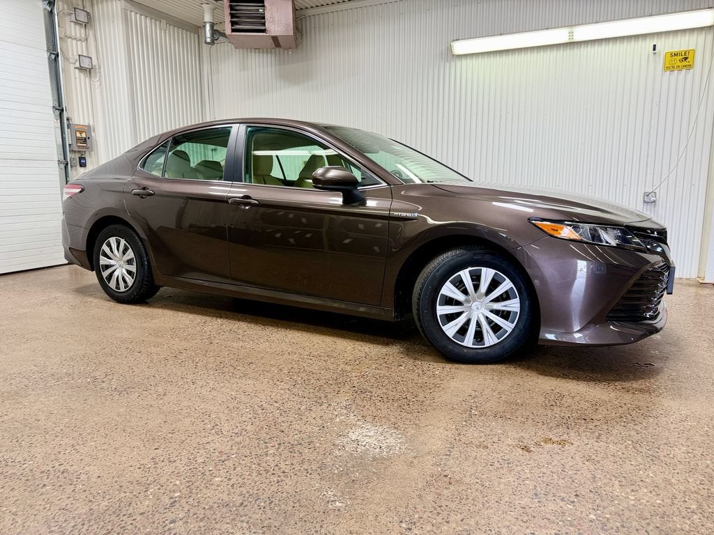 2019 Toyota Camry Hybrid LE