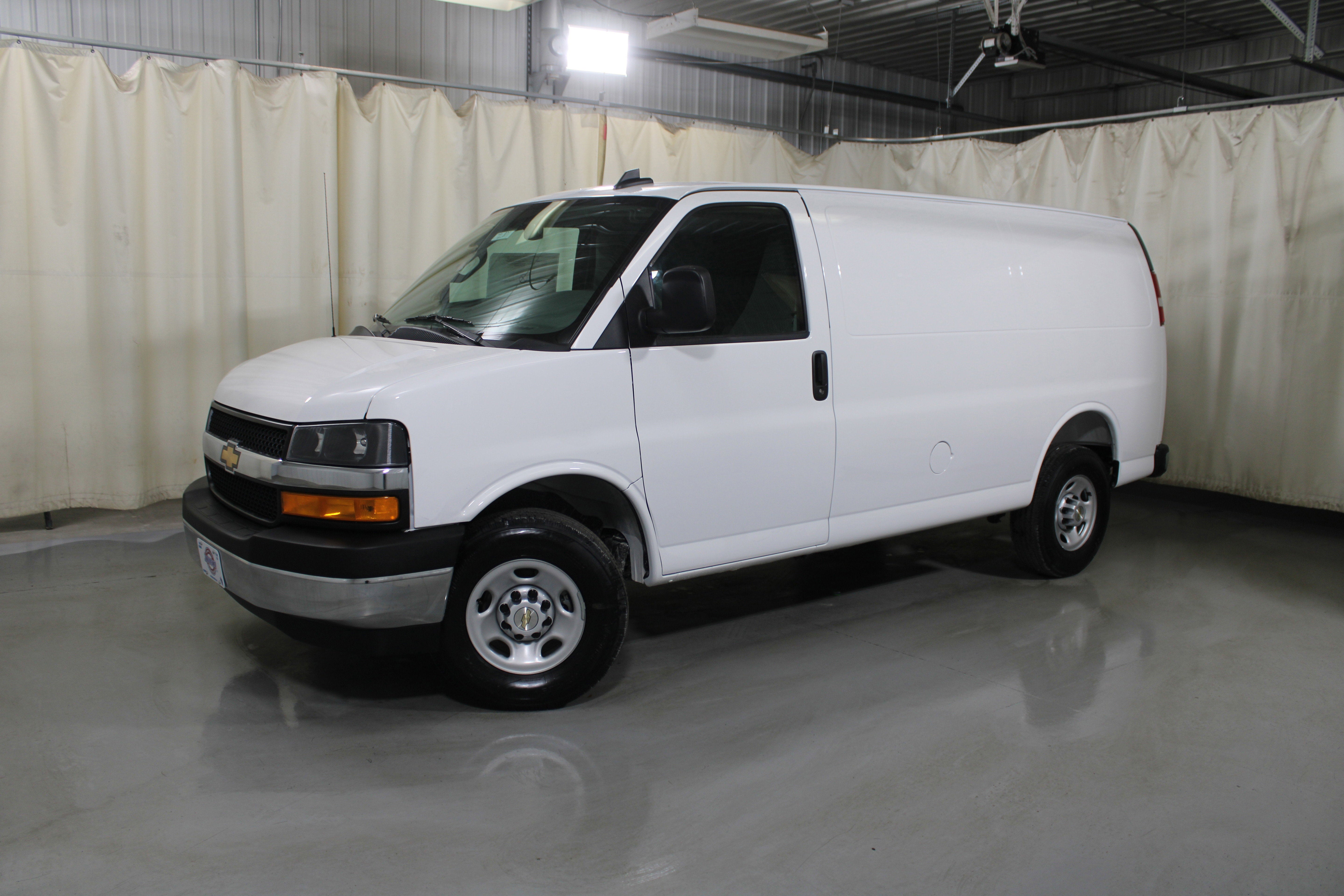 2025 Chevrolet Express Cargo WT