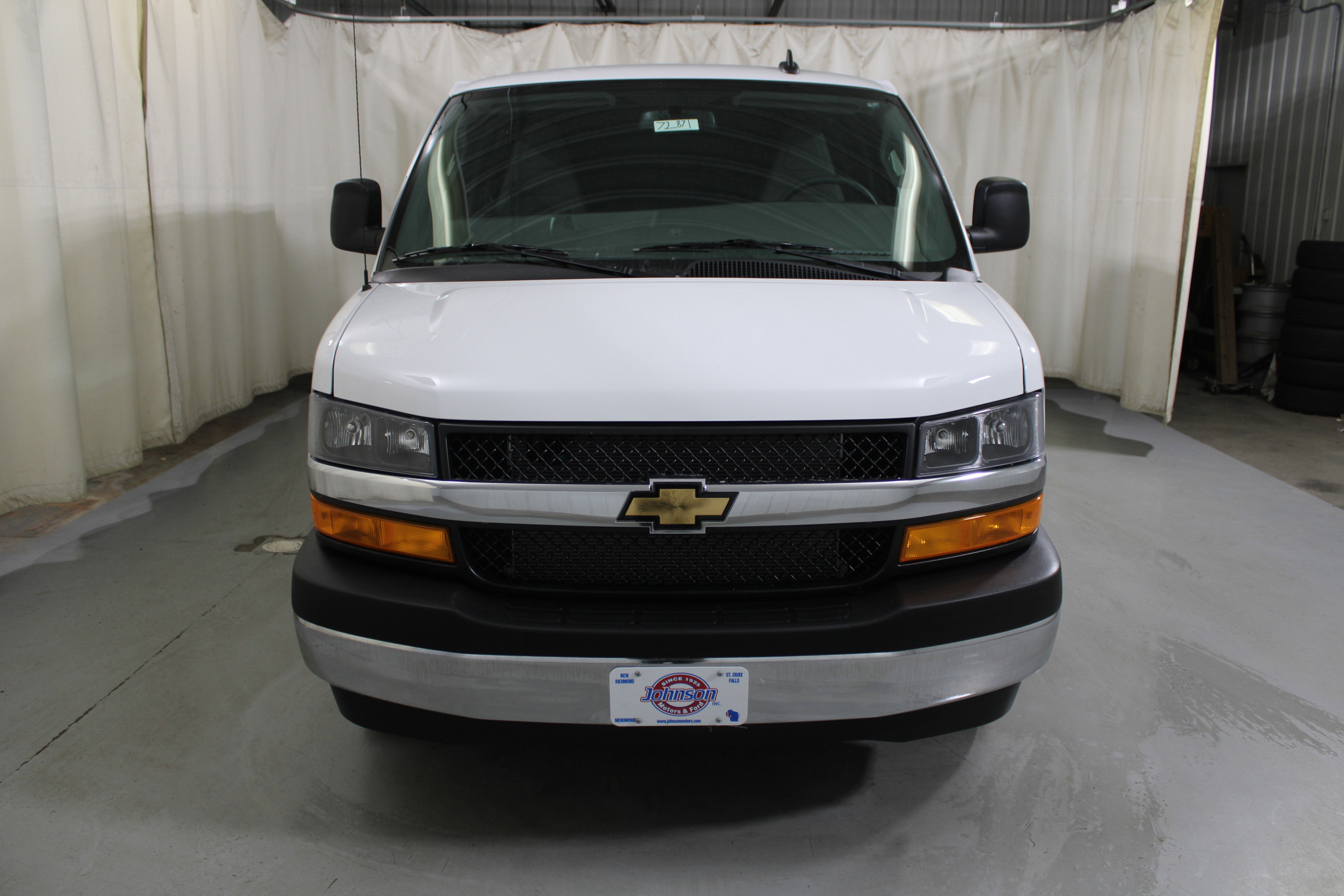 2025 Chevrolet Express Cargo WT