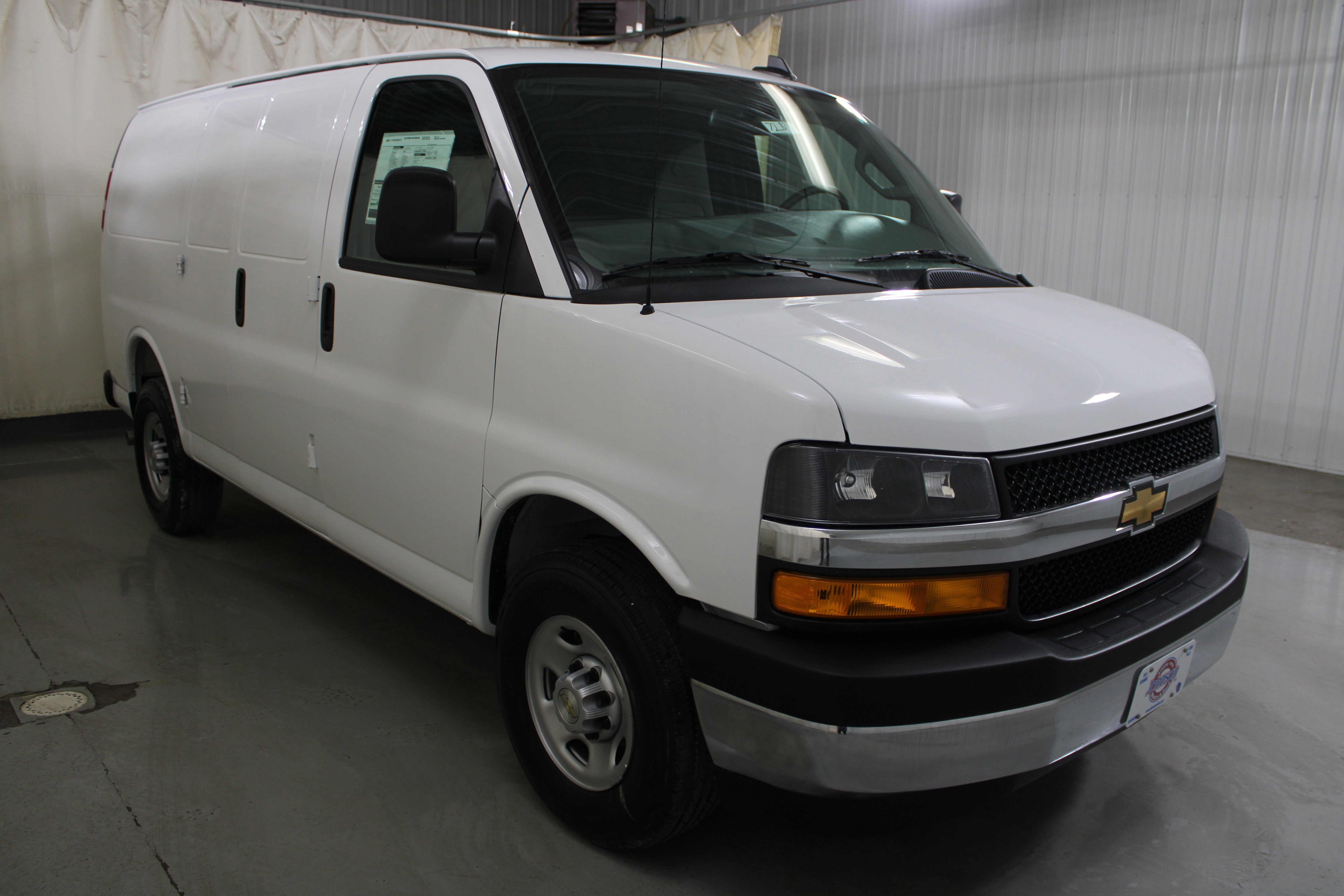 2025 Chevrolet Express Cargo WT