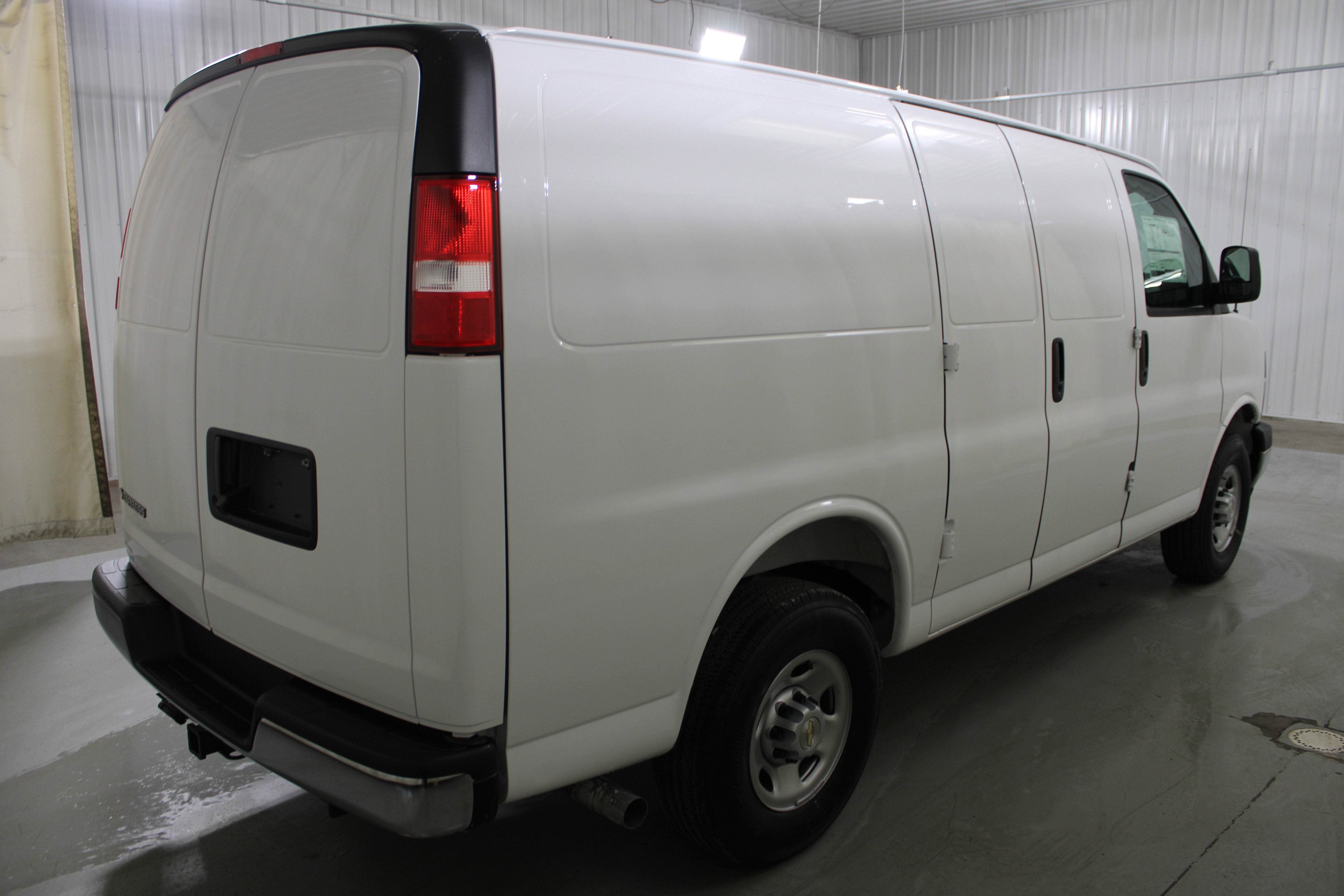 2025 Chevrolet Express Cargo WT