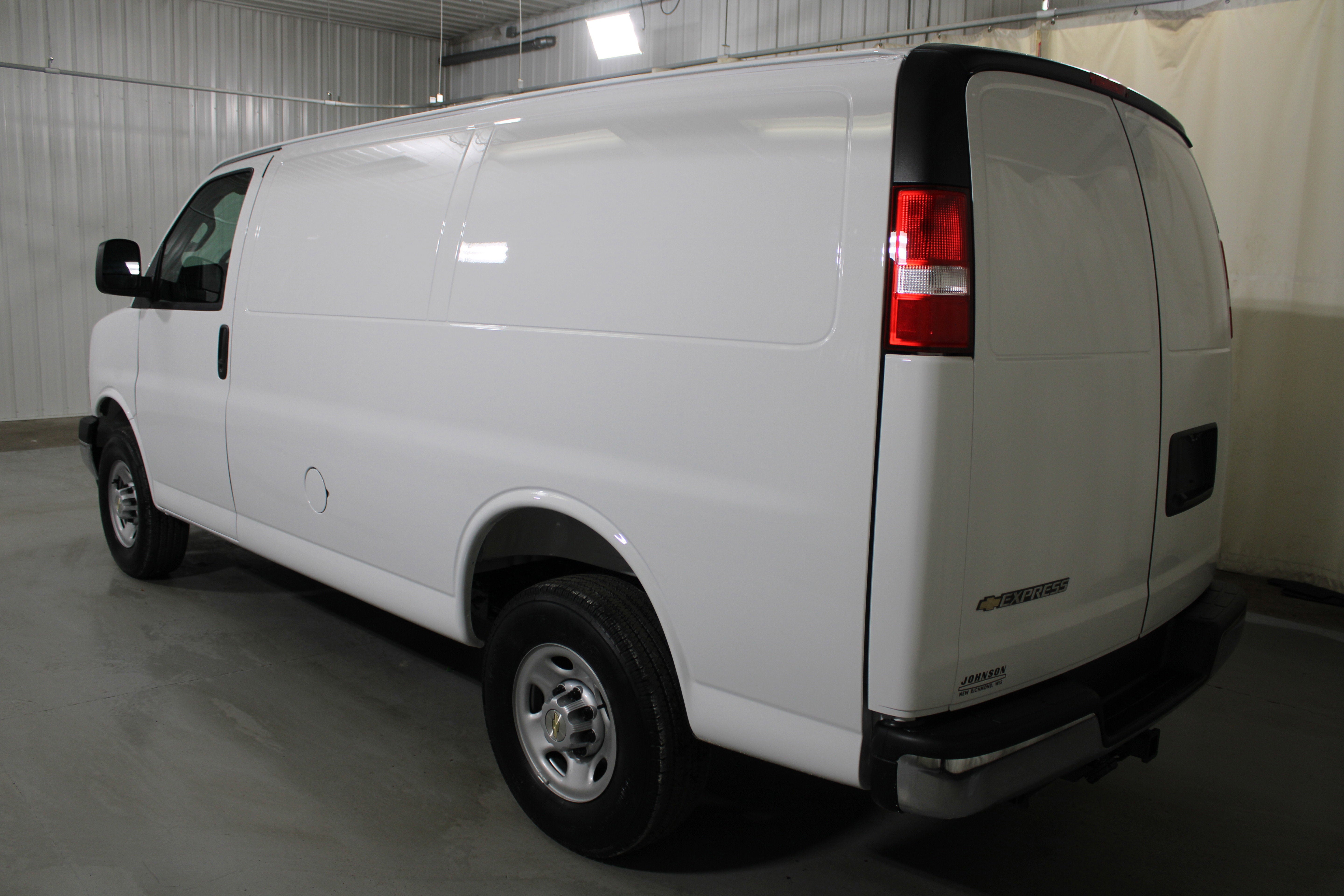 2025 Chevrolet Express Cargo WT