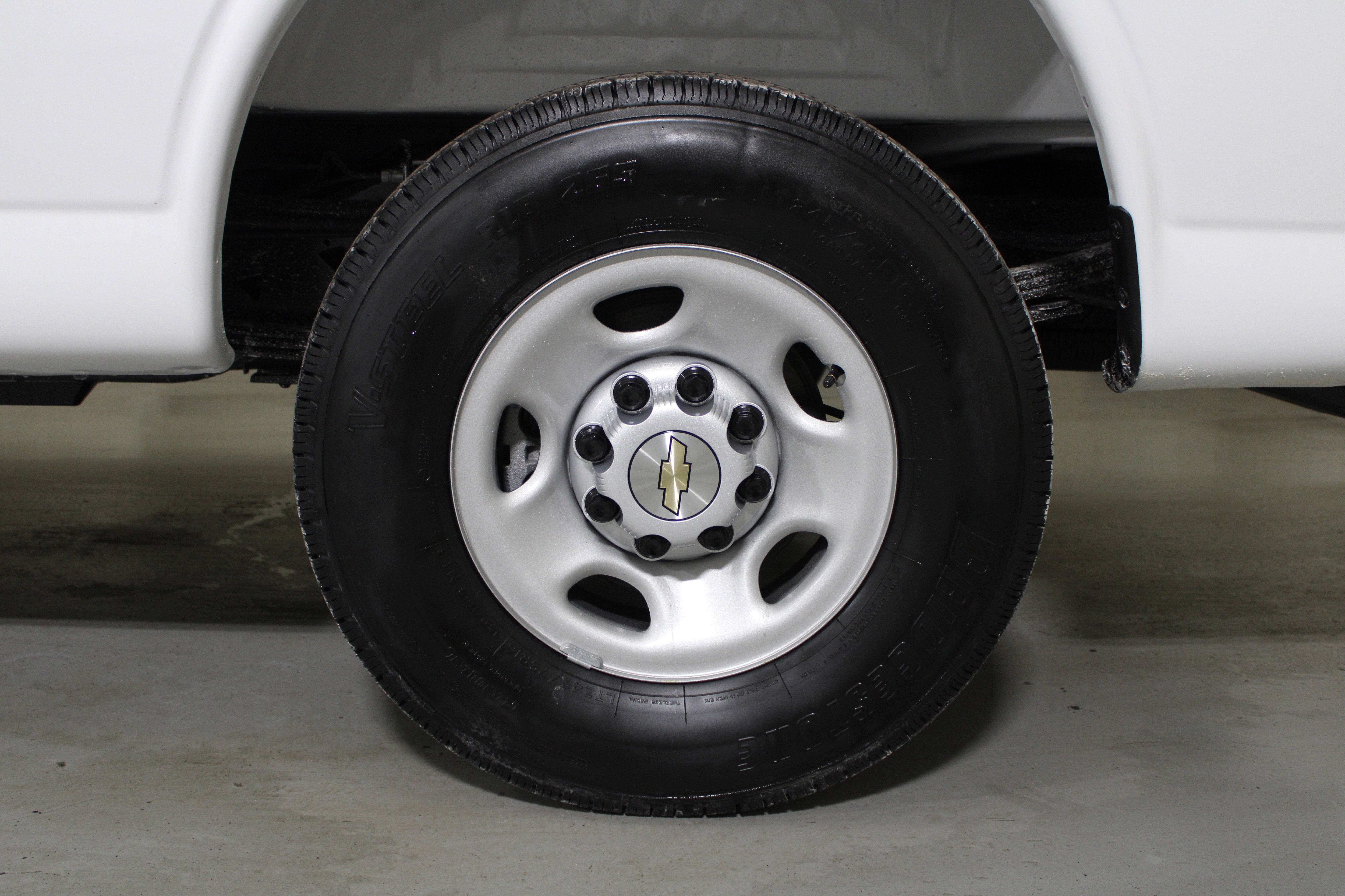 2025 Chevrolet Express Cargo WT