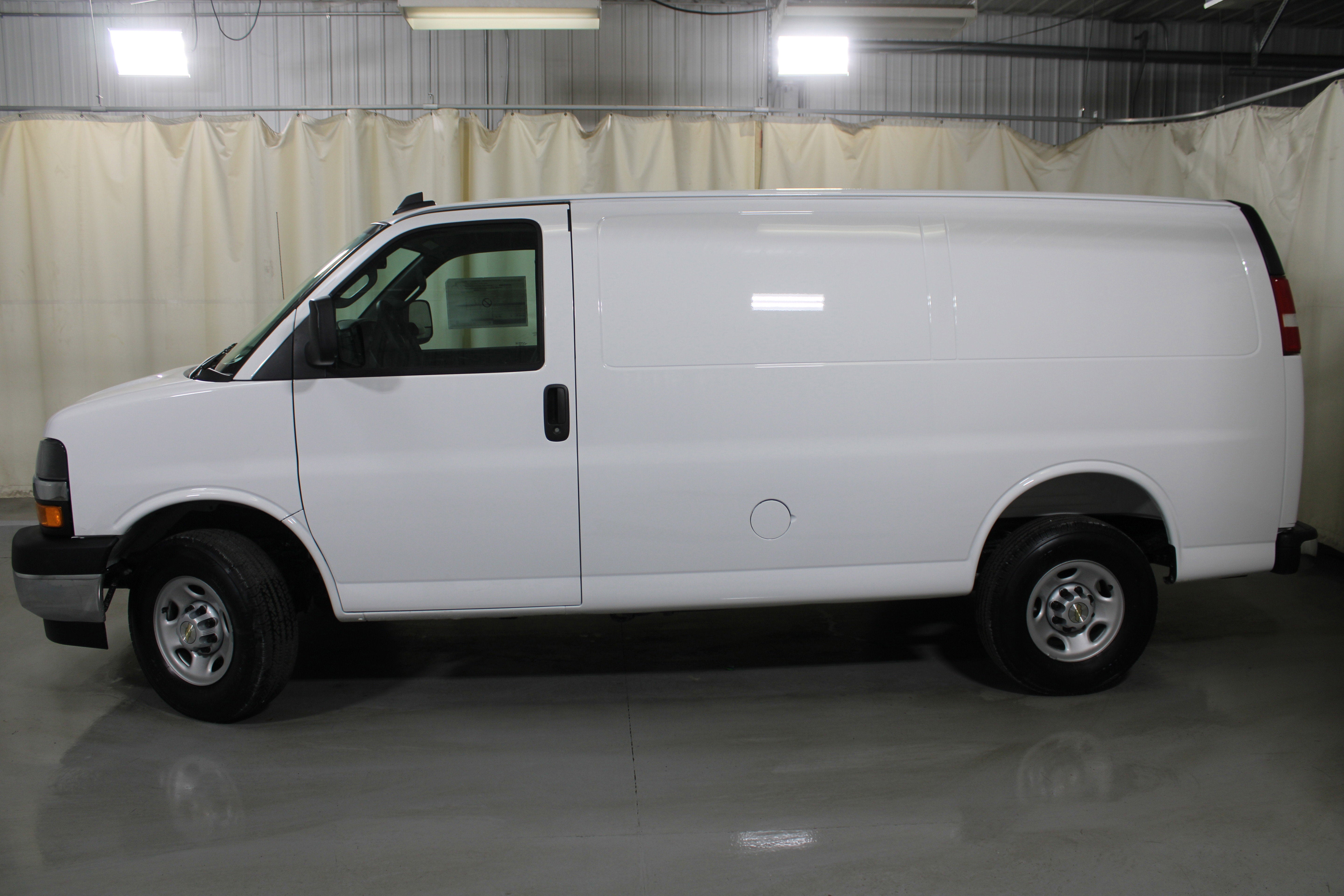 2025 Chevrolet Express Cargo WT
