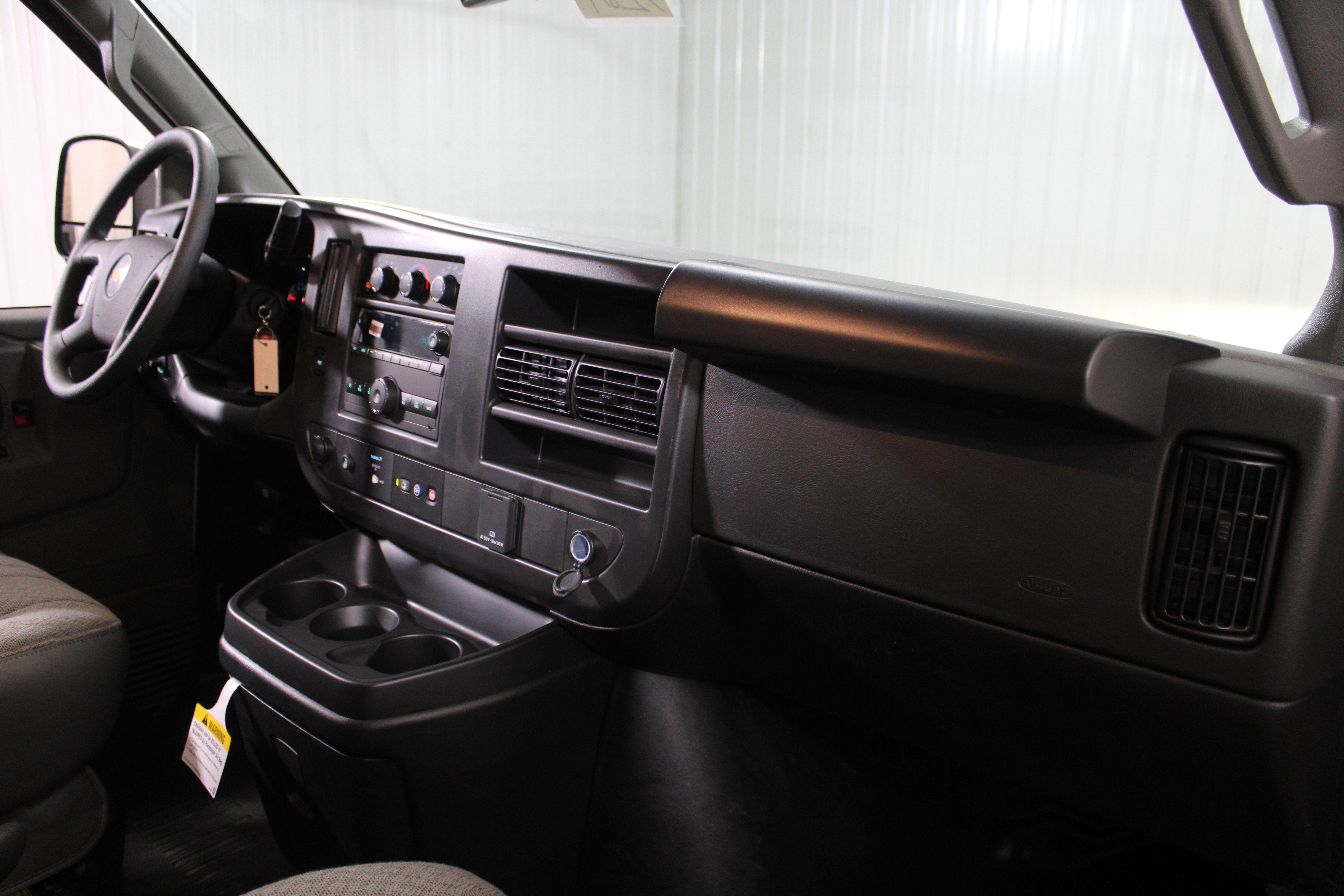 2025 Chevrolet Express Cargo WT