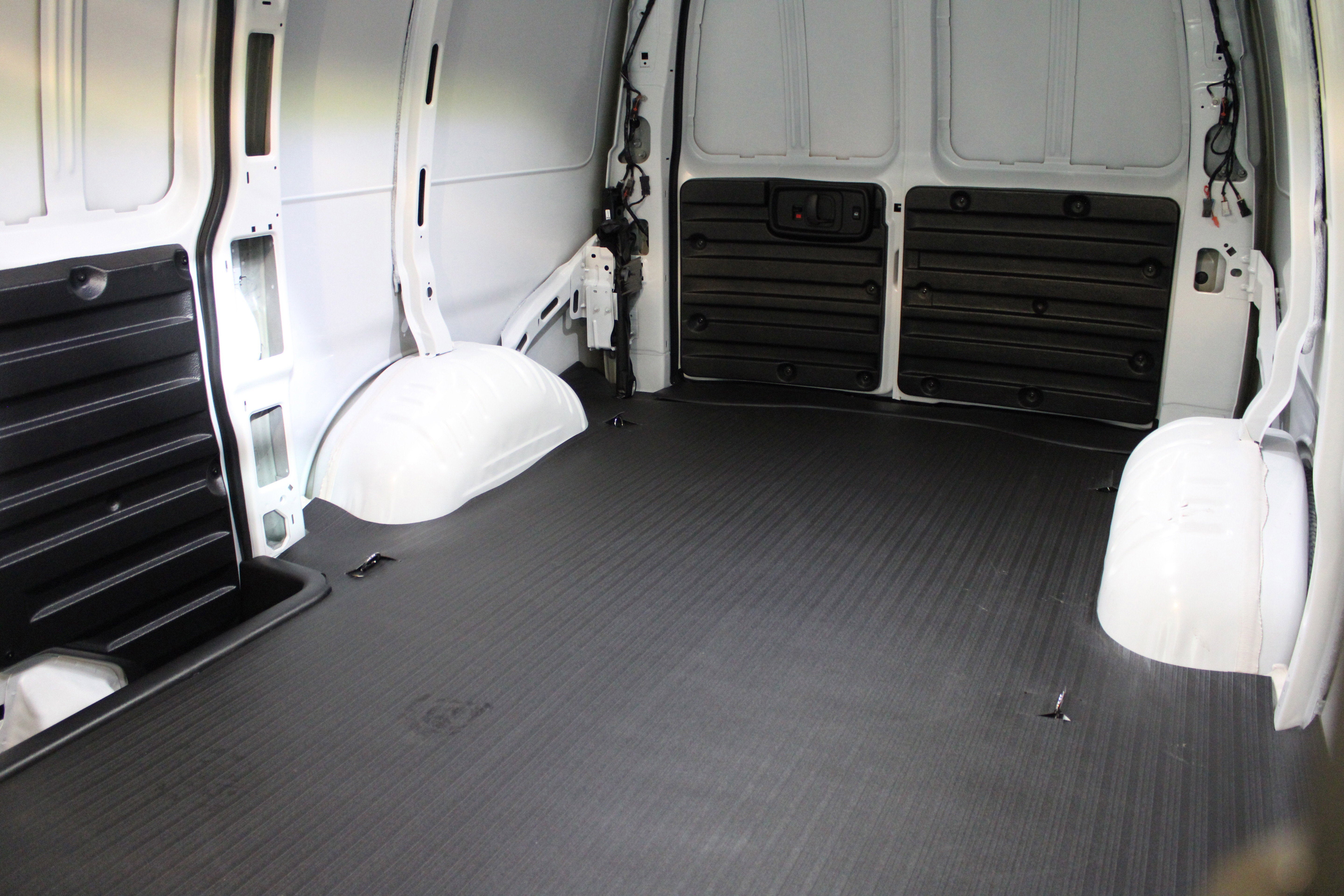 2025 Chevrolet Express Cargo WT