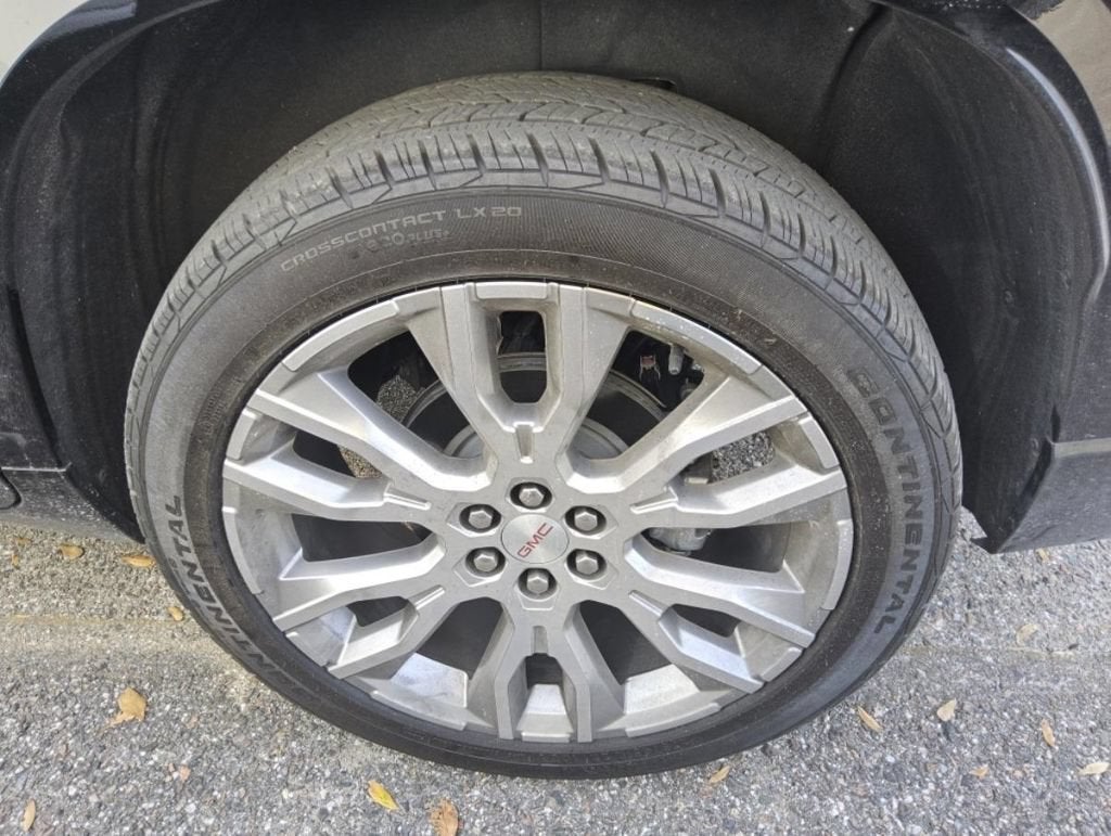 2024 GMC Acadia Denali