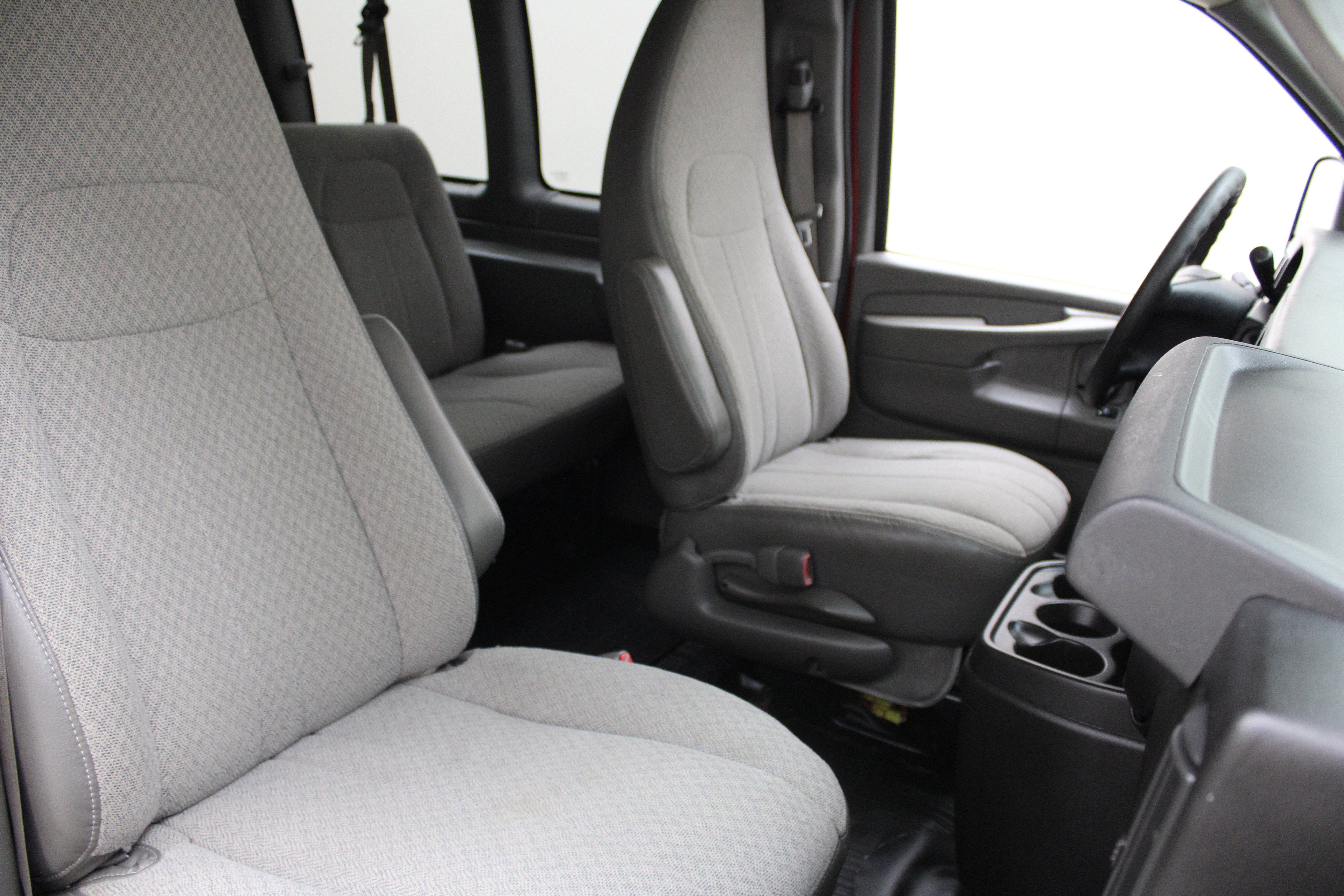 2011 Chevrolet Express Passenger 1500 1LT