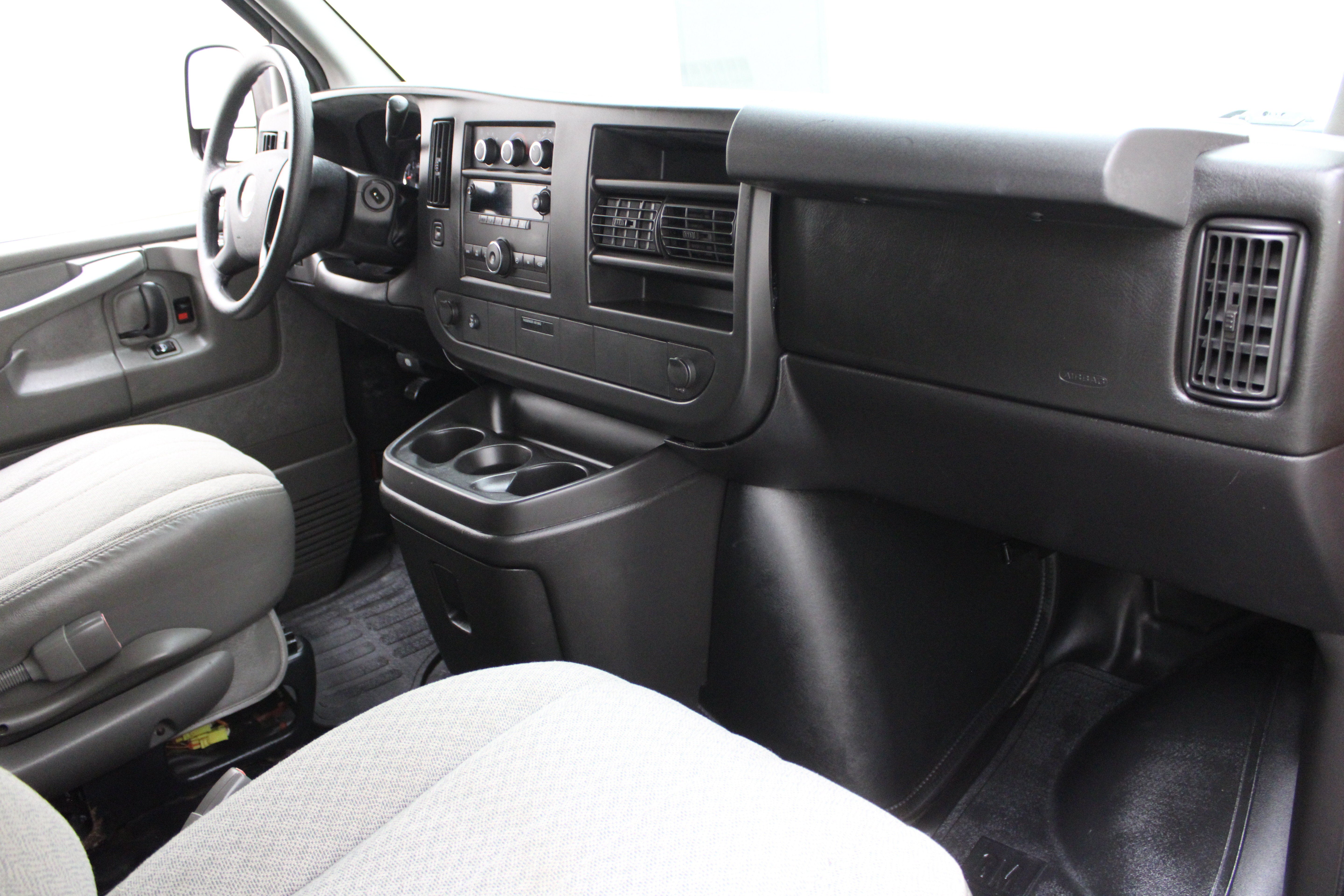 2011 Chevrolet Express Passenger 1500 1LT