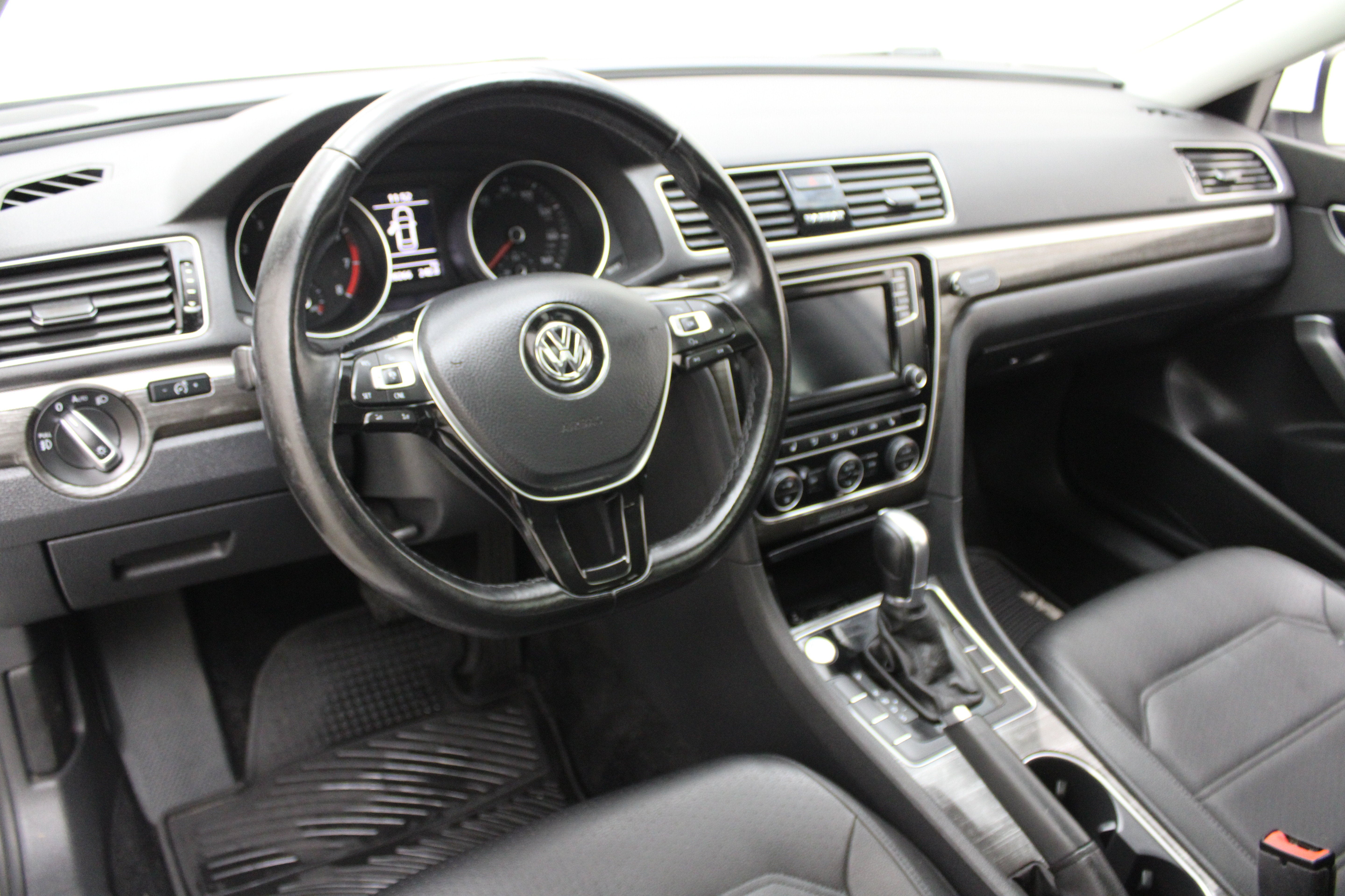 2018 Volkswagen Passat 2.0T SE
