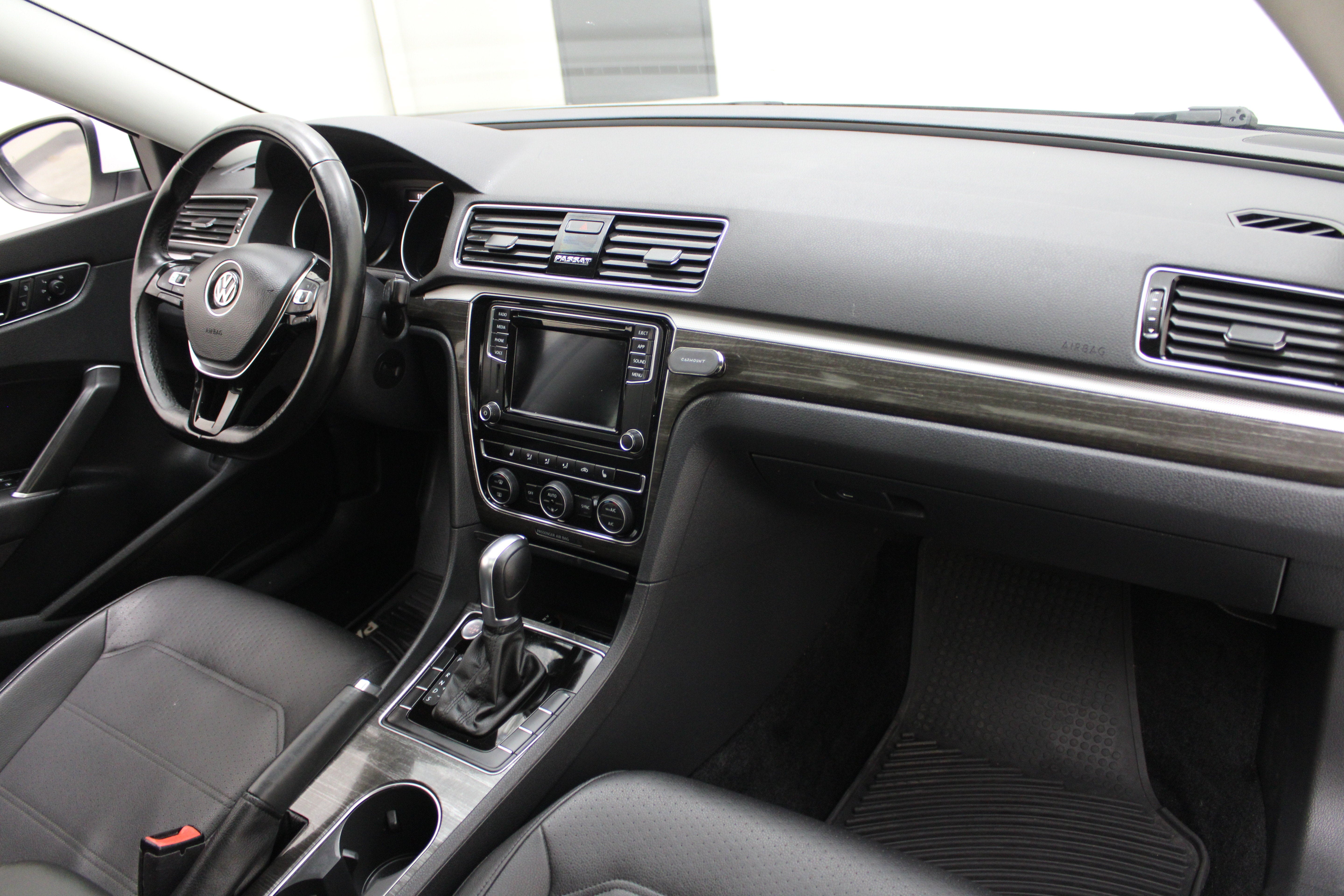 2018 Volkswagen Passat 2.0T SE
