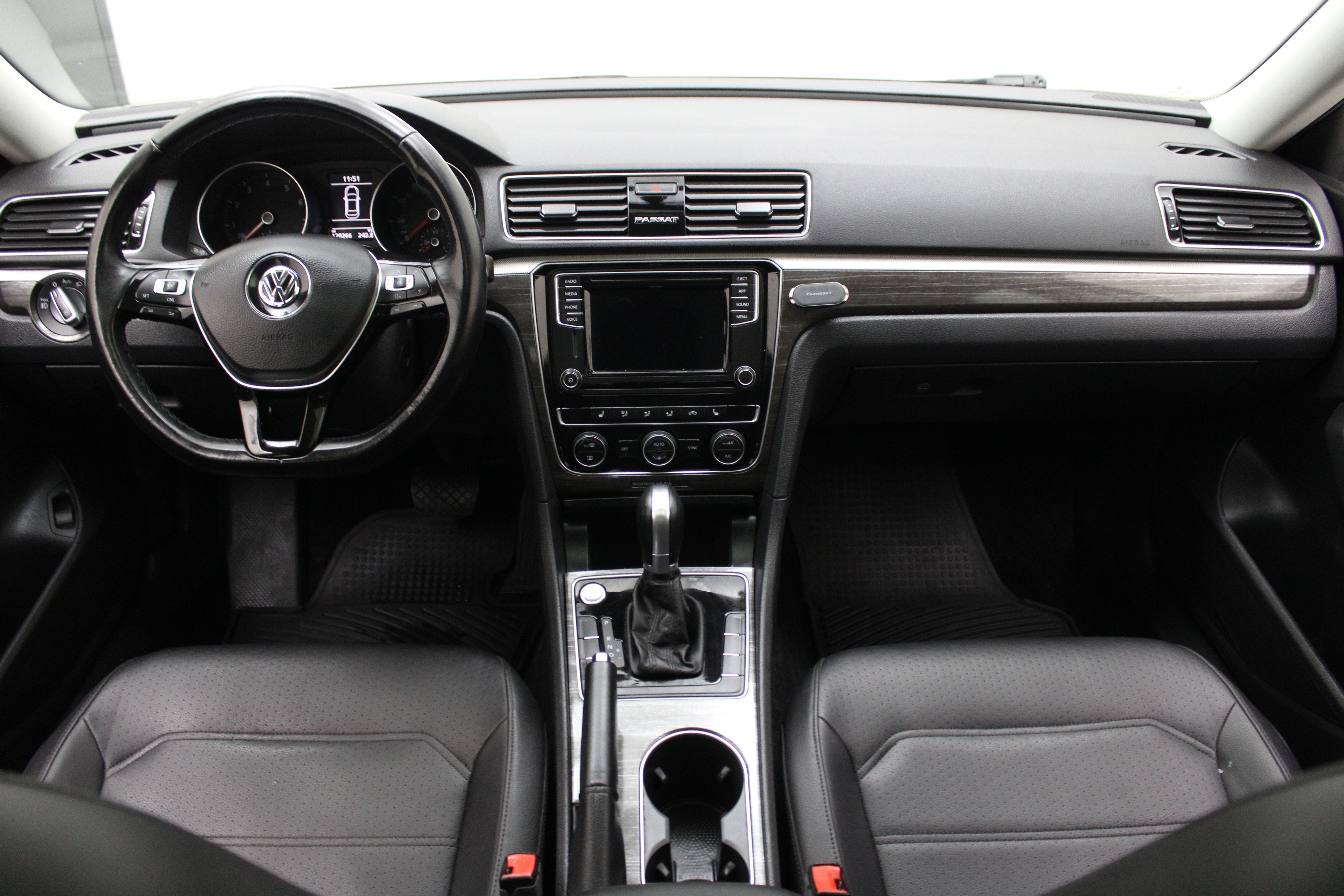 2018 Volkswagen Passat 2.0T SE