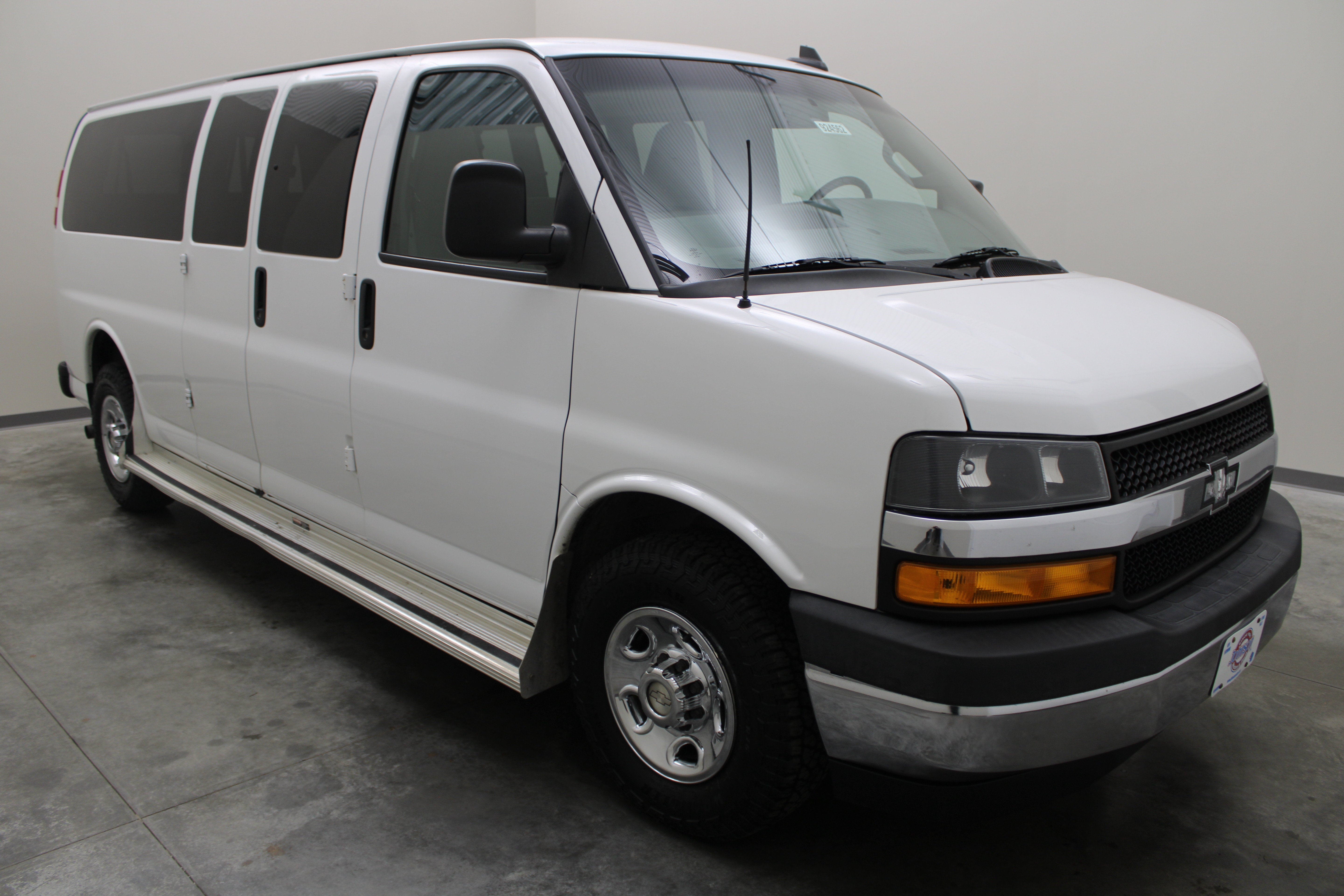 2018 Chevrolet Express Passenger LT