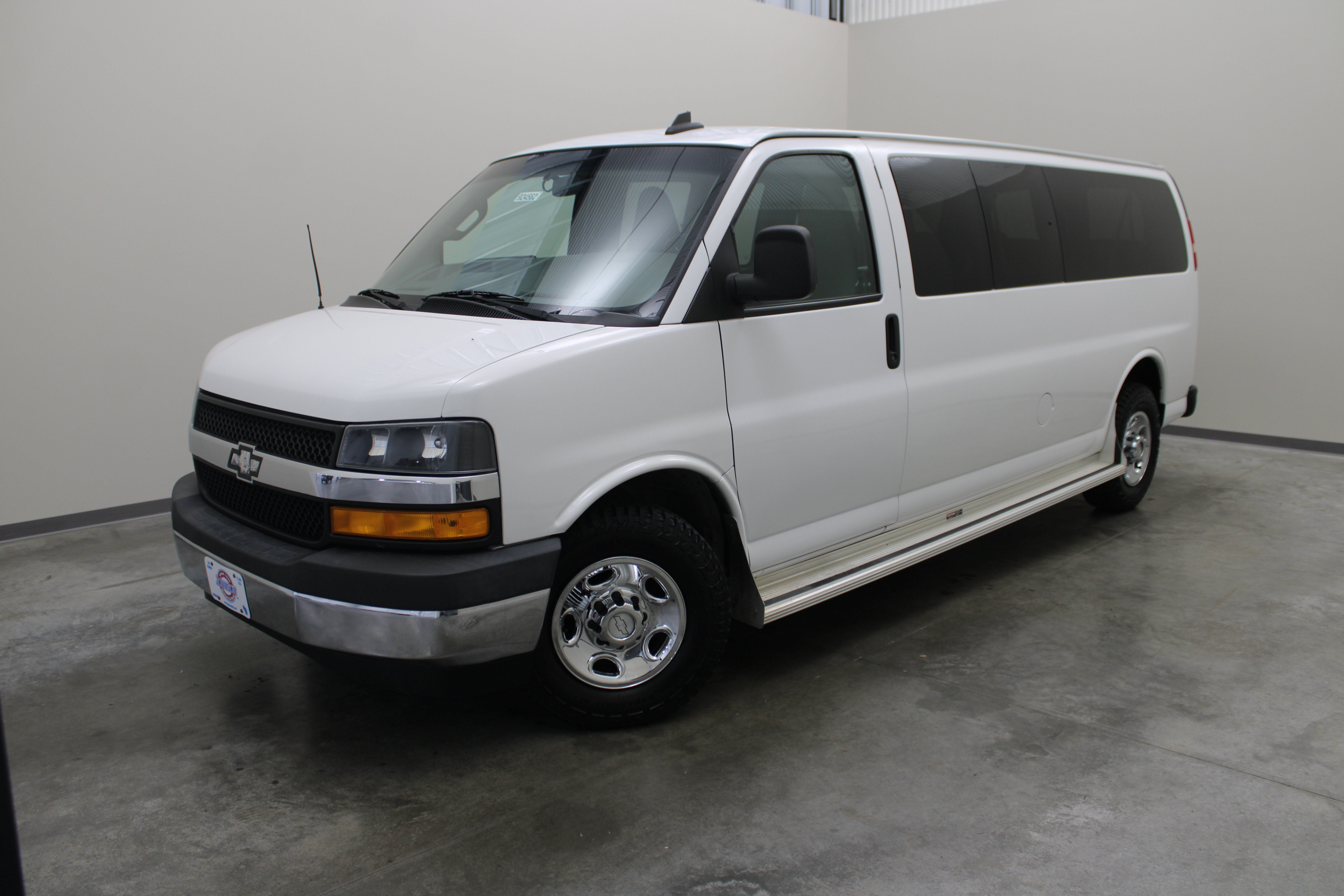2018 Chevrolet Express Passenger LT