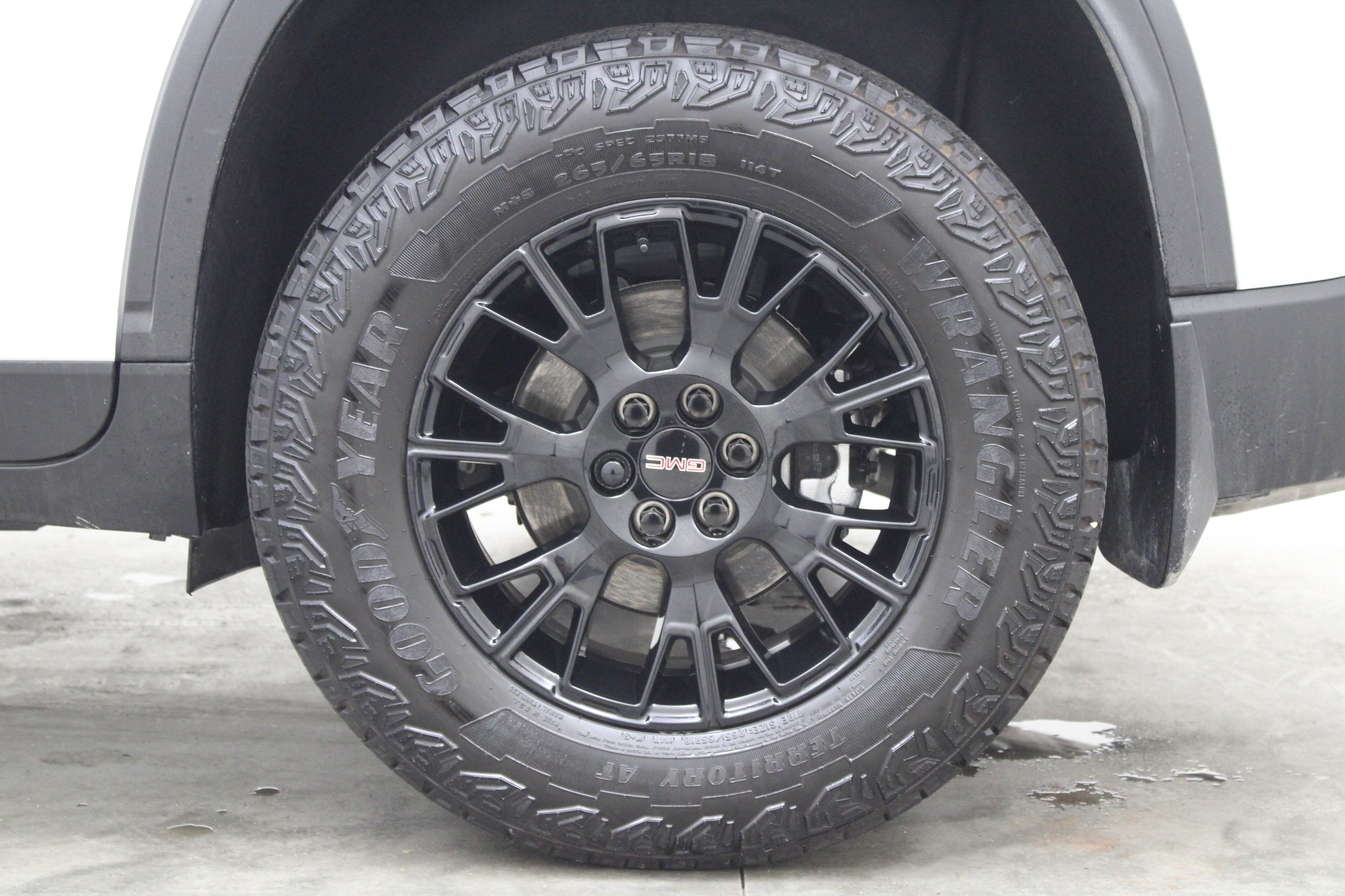 2025 GMC Acadia AWD AT4