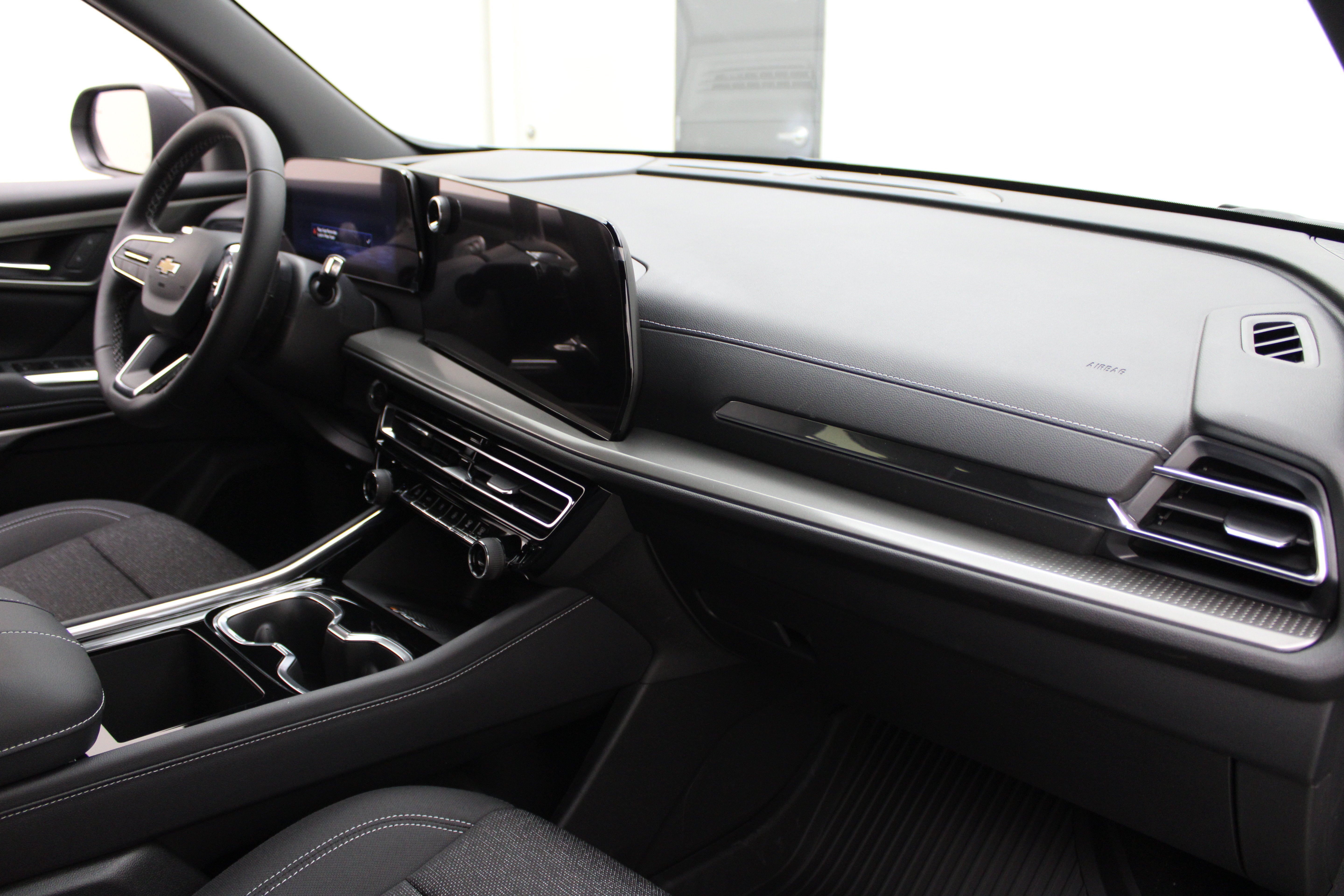 2027 Chevrolet Traverse AWD LT