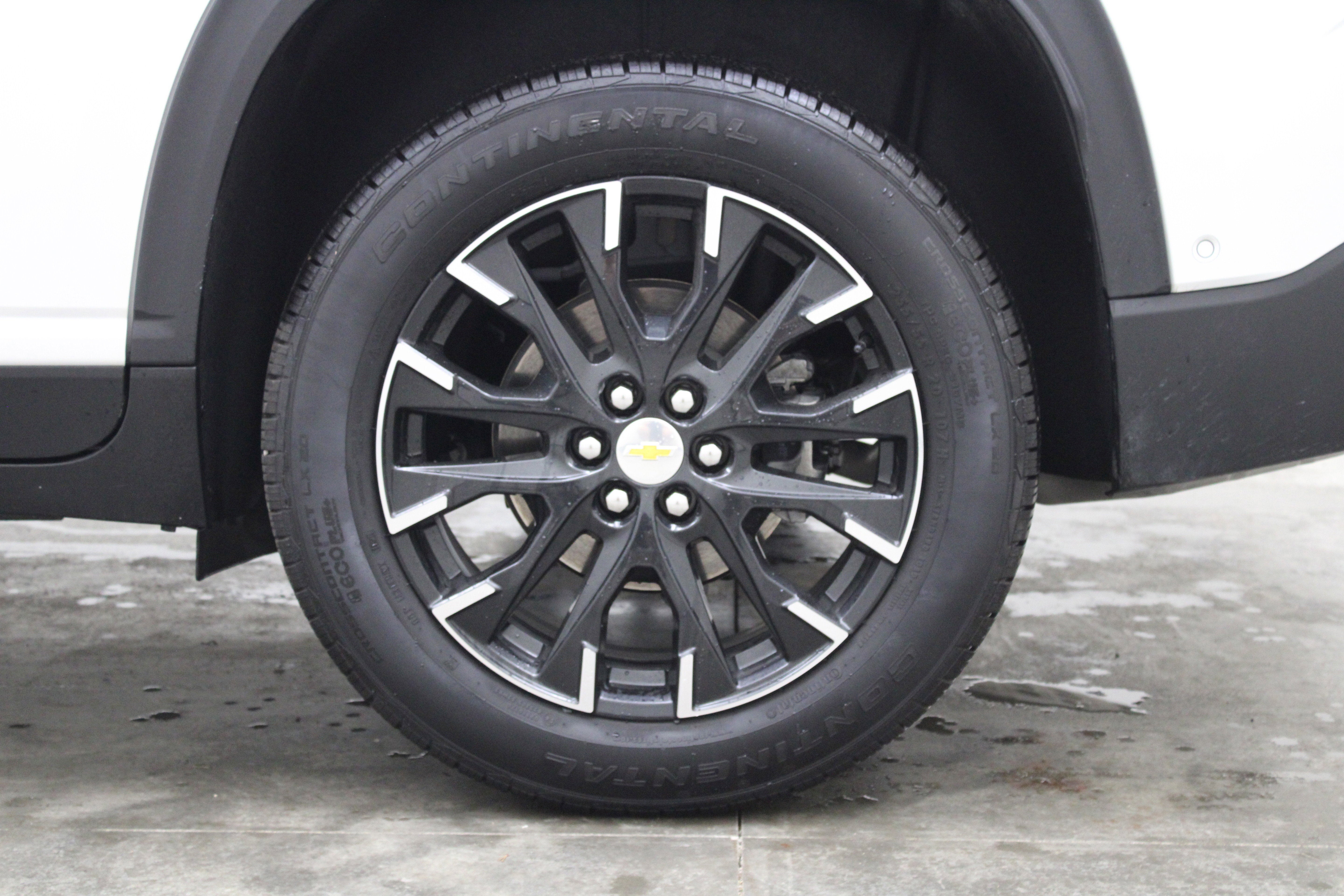 2025 Chevrolet Traverse AWD LT