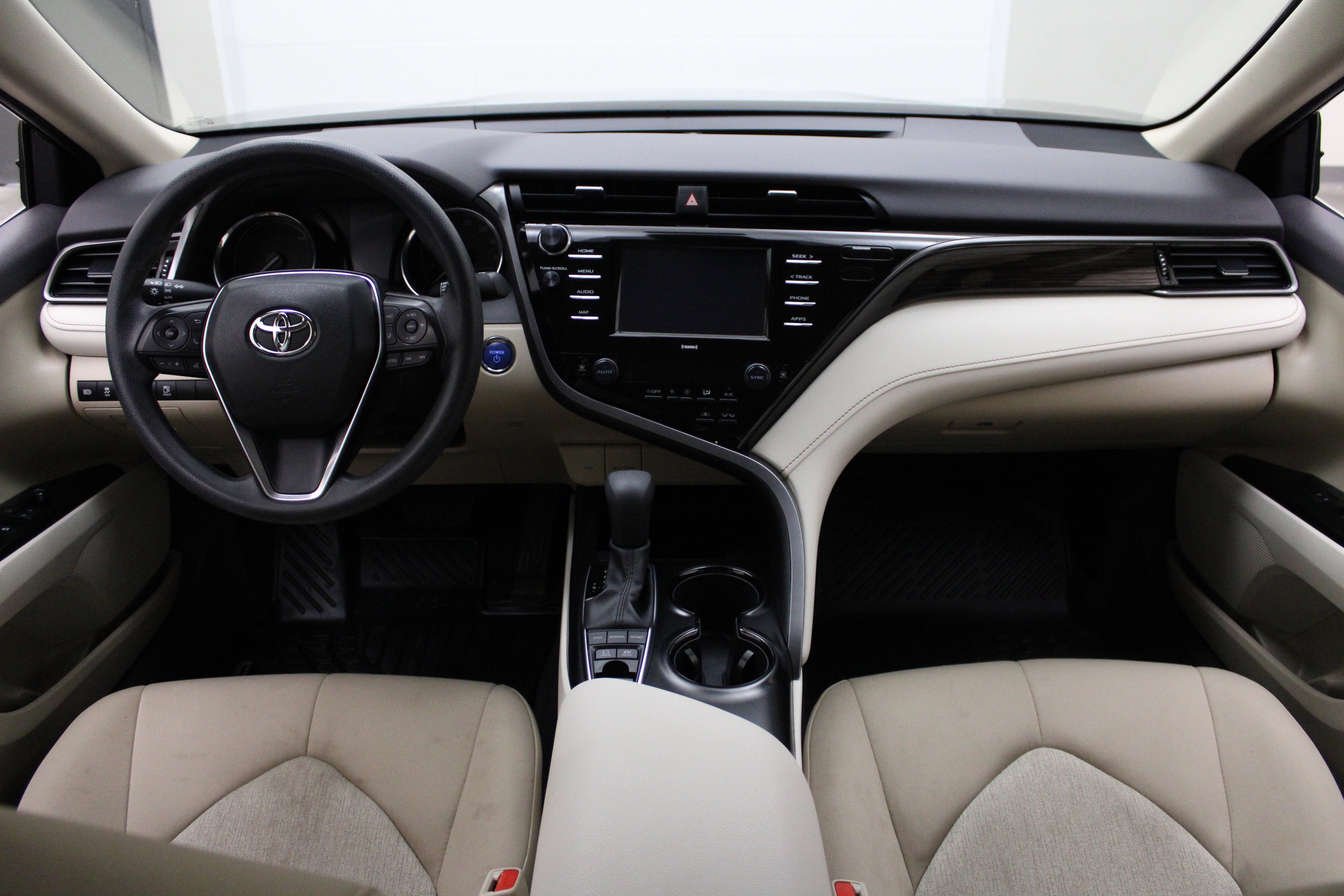 2020 Toyota Camry Hybrid LE