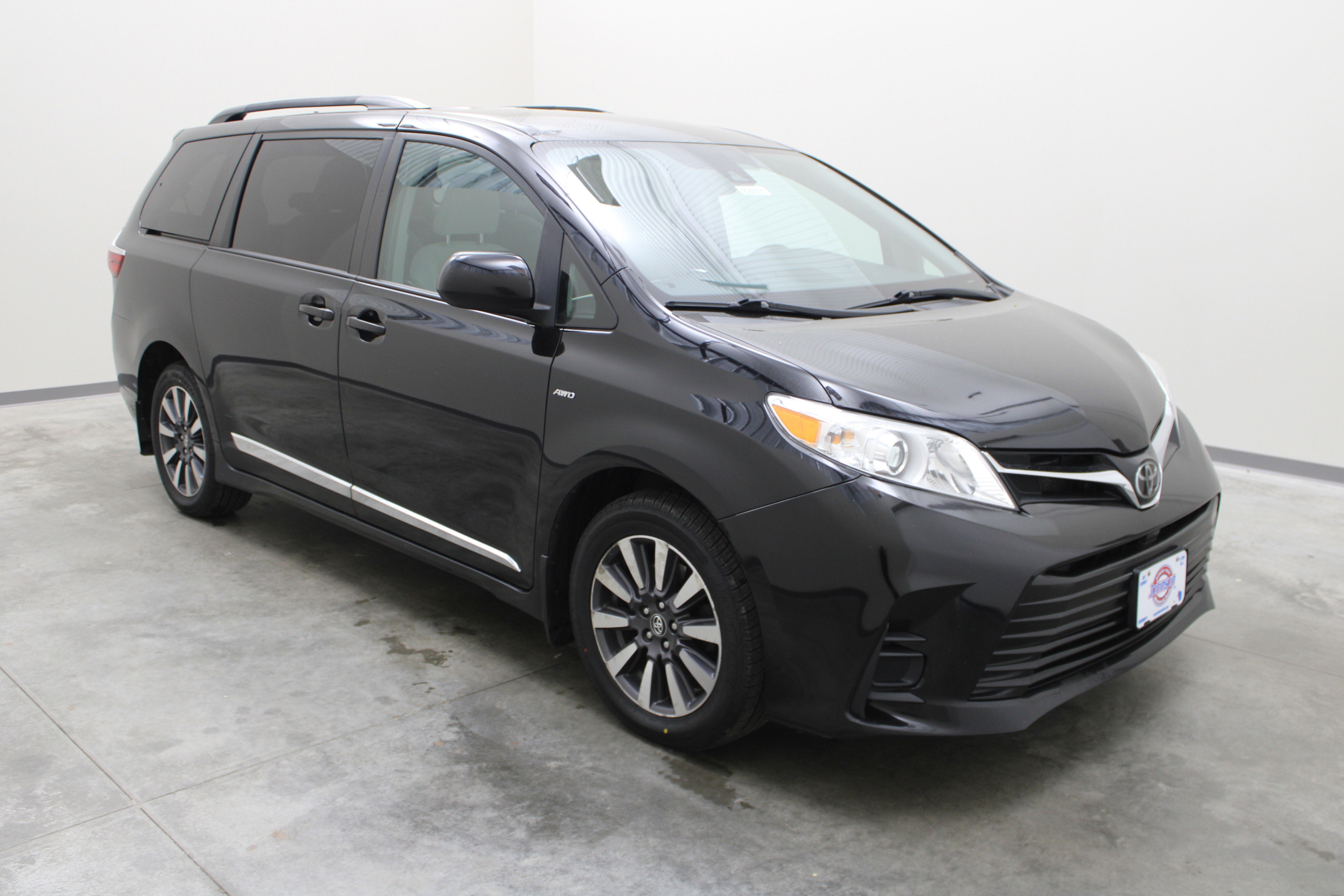 2019 Toyota Sienna LE