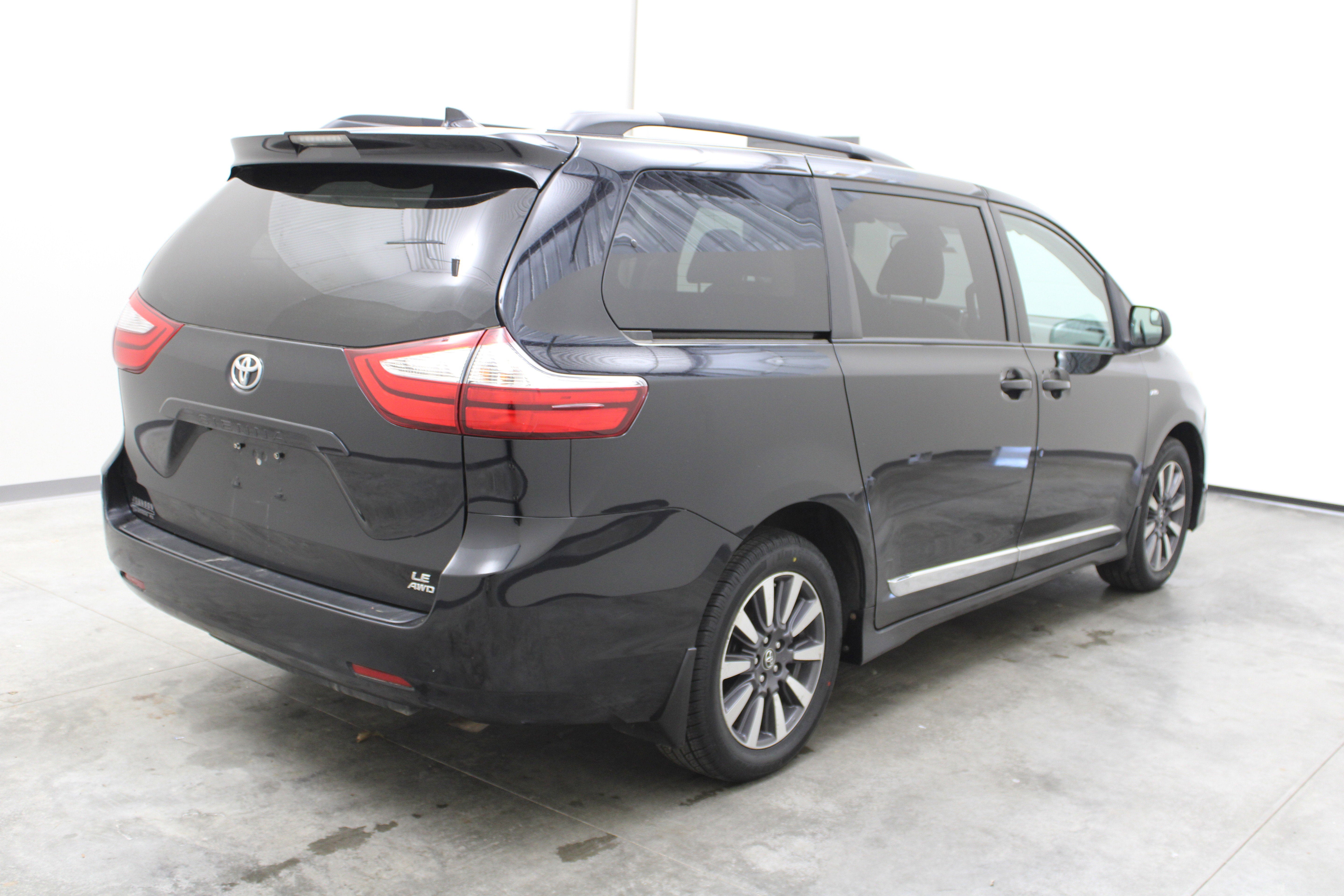 2019 Toyota Sienna LE