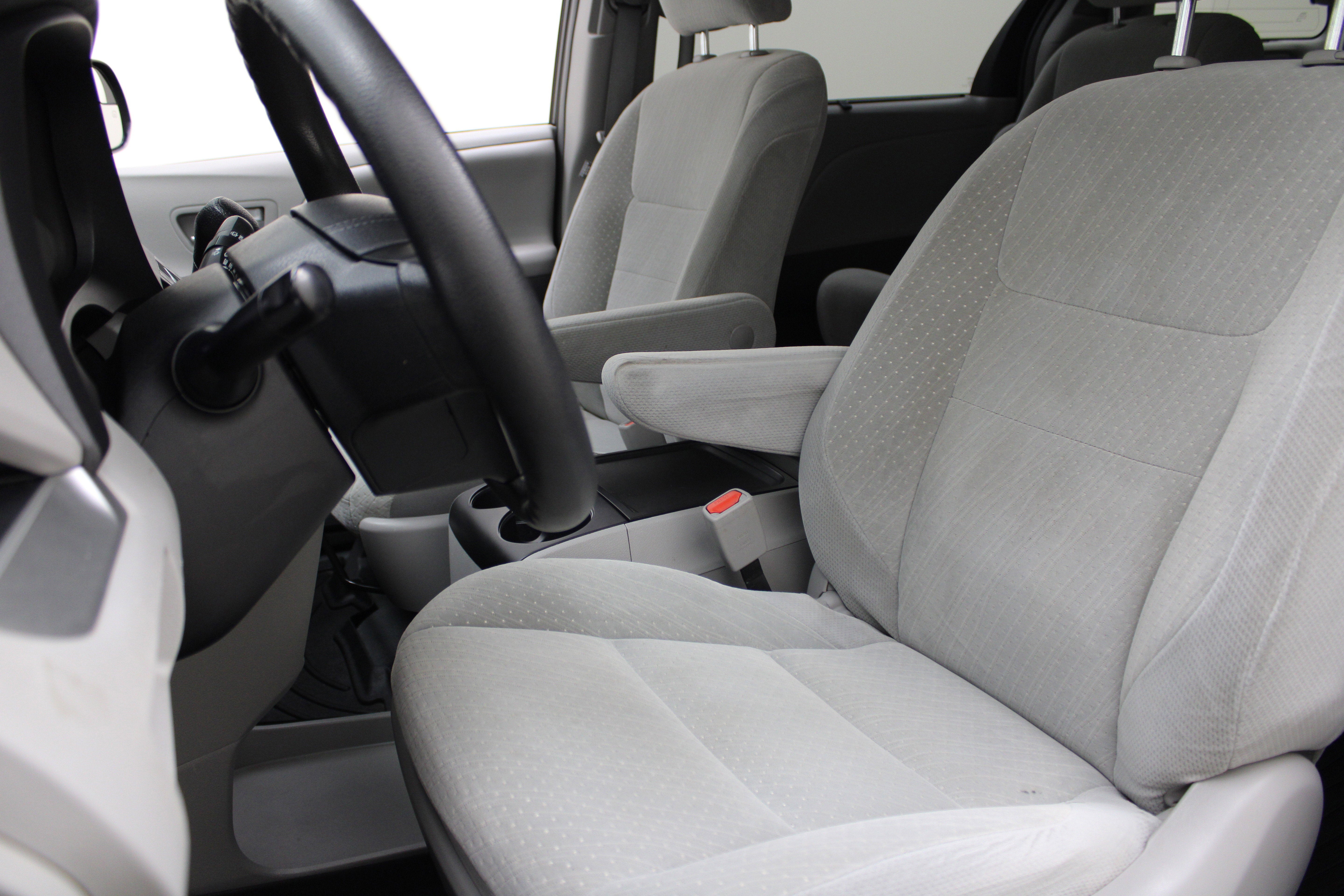 2019 Toyota Sienna LE