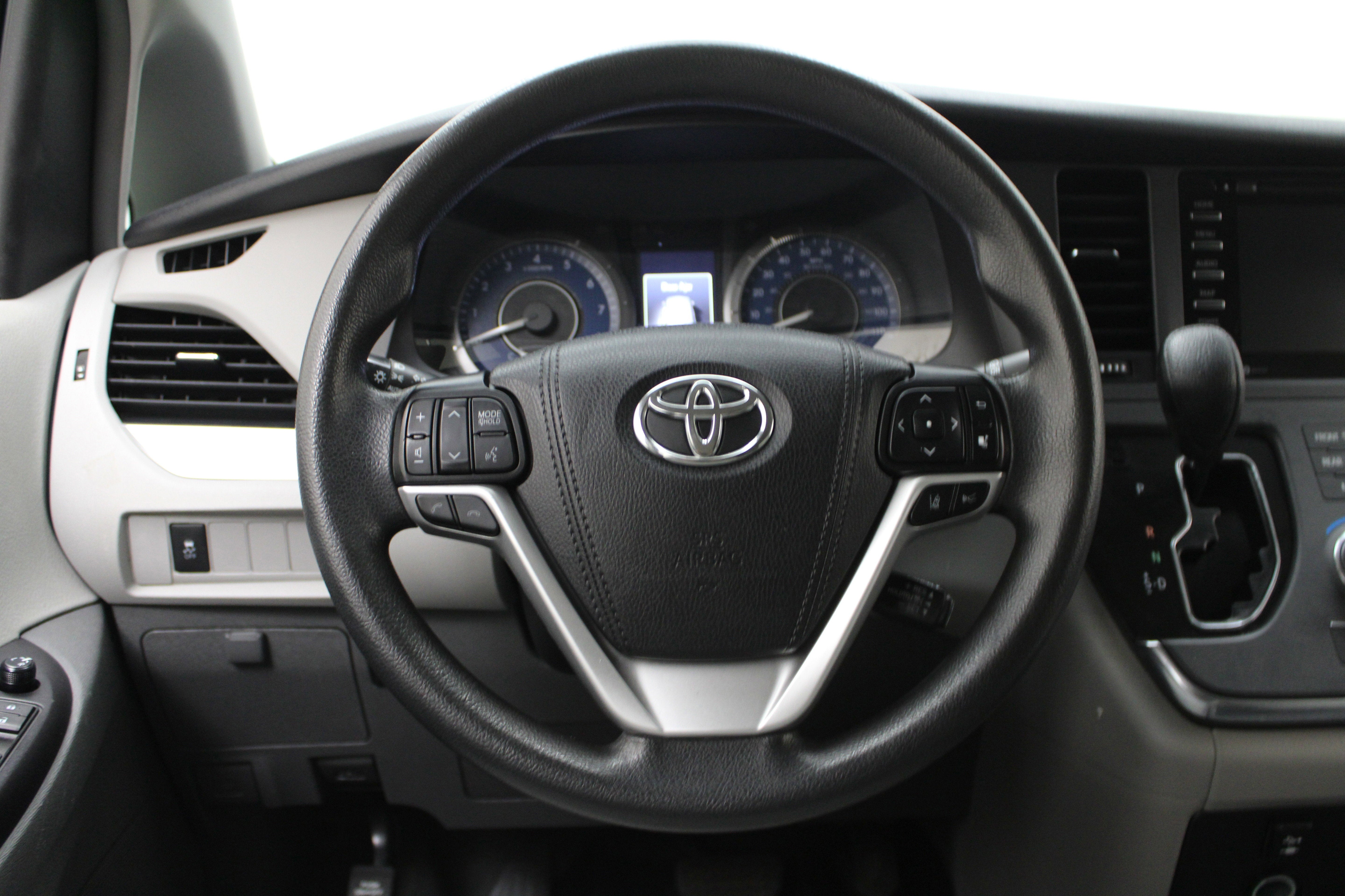 2019 Toyota Sienna LE