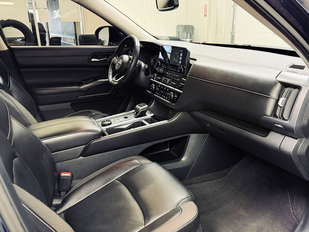 2022 Nissan Pathfinder SL