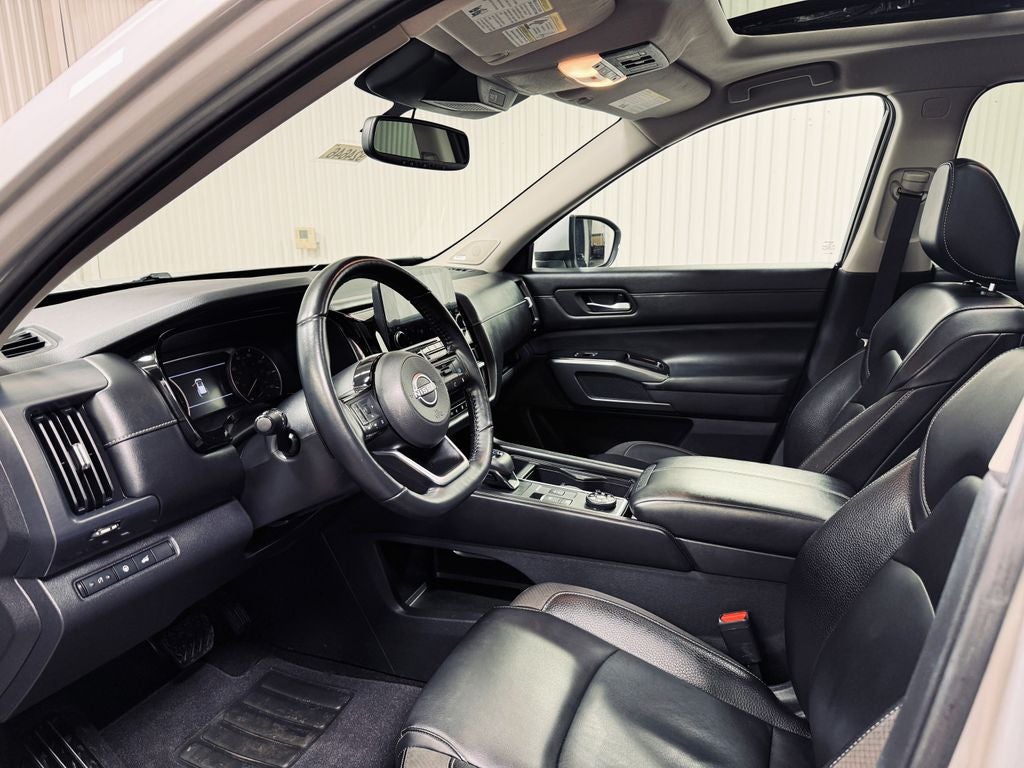 2022 Nissan Pathfinder SL