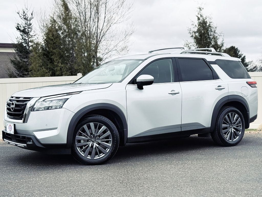 2022 Nissan Pathfinder SL