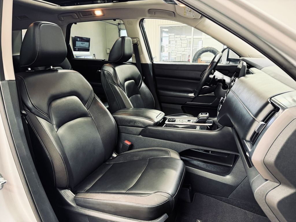 2022 Nissan Pathfinder SL