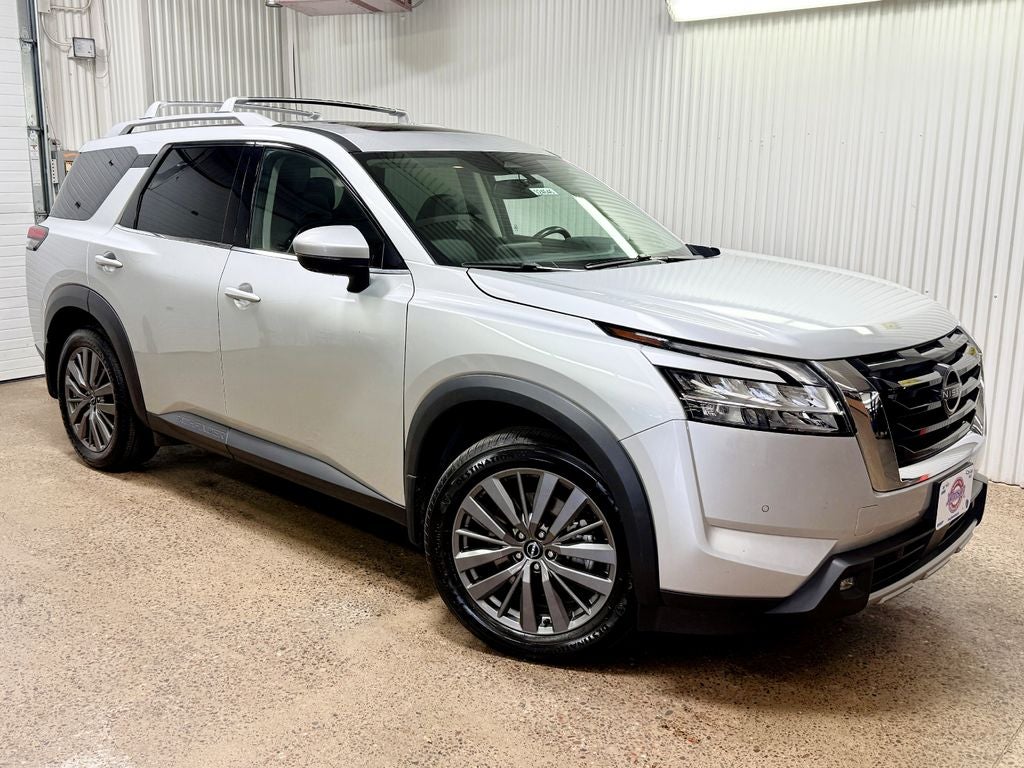 2022 Nissan Pathfinder SL