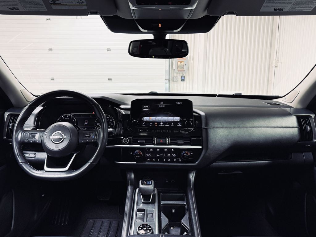 2022 Nissan Pathfinder SL