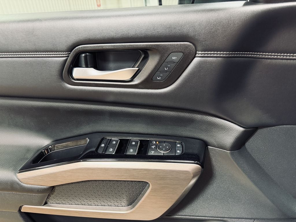 2024 Nissan Pathfinder Platinum